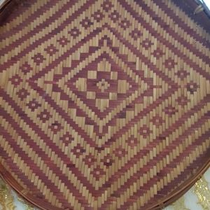 2 straw baskets, decor